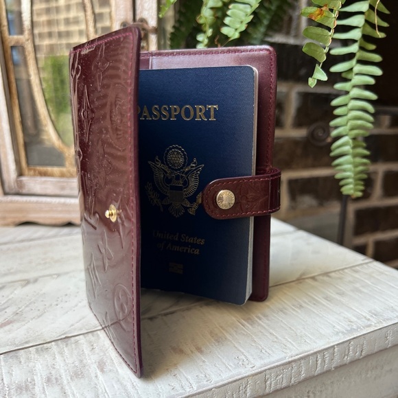 Louis Vuitton Vernis Burgundy Monogram Agenda Pm / Passport Holder - Picture 6 of 6